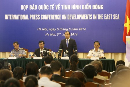 В Ханое прошла международная пресс-конференция по ситуации в Восточном море - ảnh 1